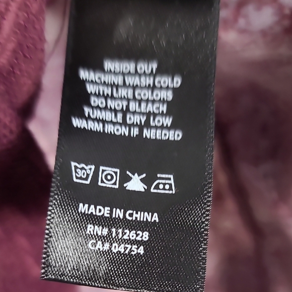 MAX JEANS Maroon Tunic Top with Side Slits and Patterned Back Size Small - Picture 4 of 16